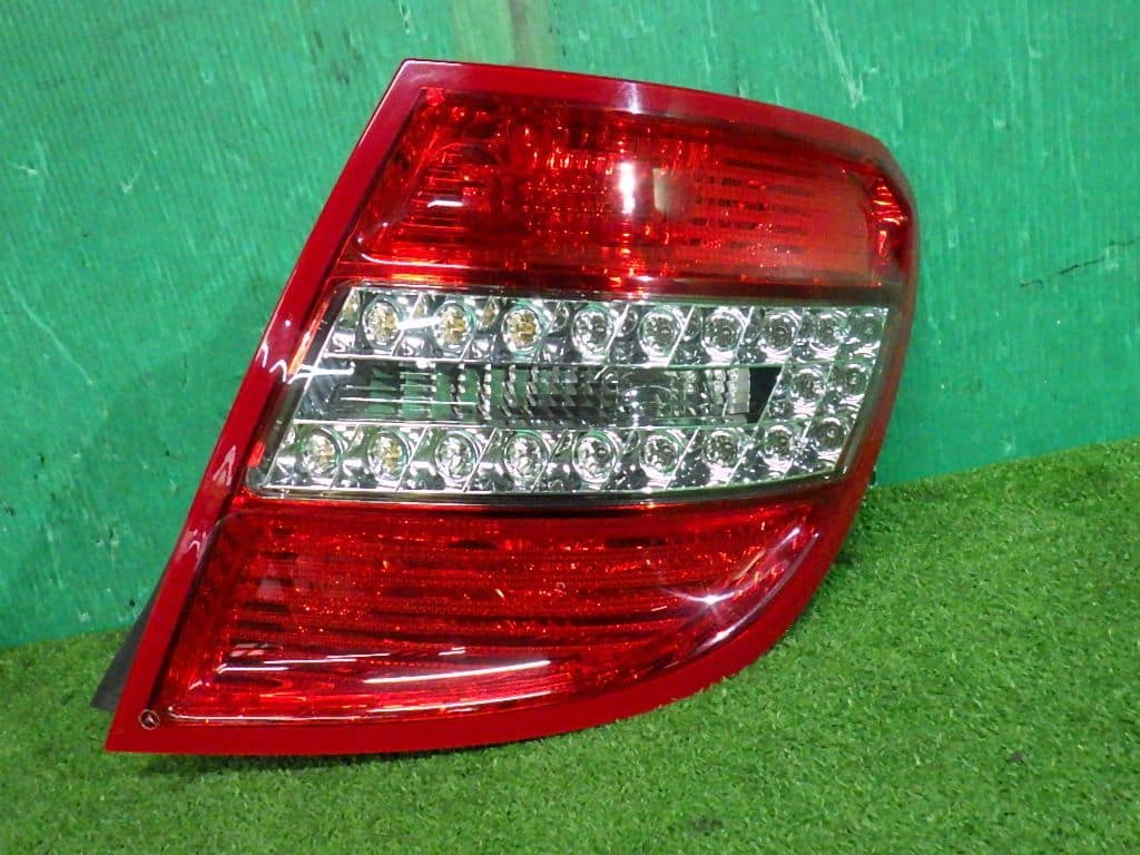 Benz C200 wagon [W204 Early Model] stop-lamp Right Tail Light A2048204064
