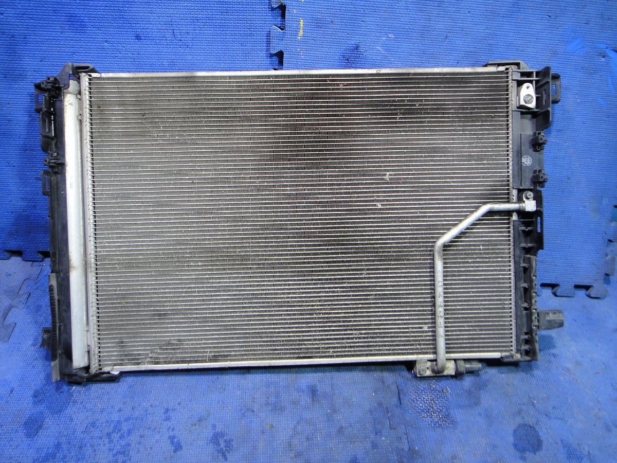 Mercedes-Benz W204 C200 condenser