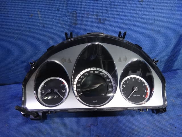 Mercedes-Benz W204 C200 speedometer Item