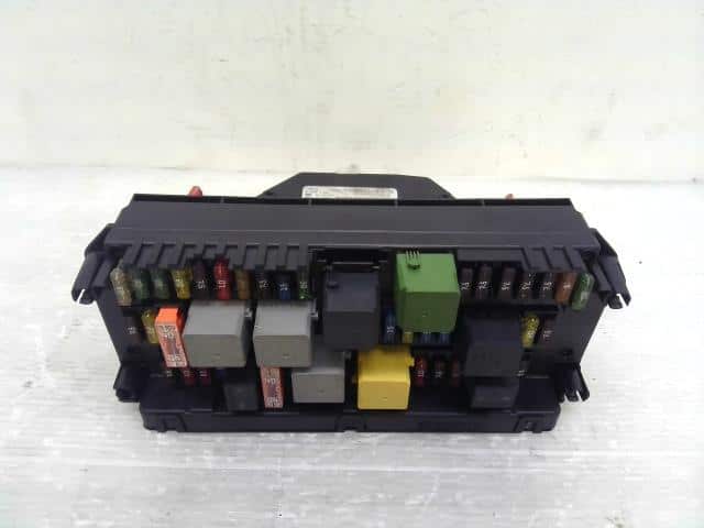 yatsu for Benz E class RBA-212036C Fuse Box 197 A2129004025 E250 engine room Ney