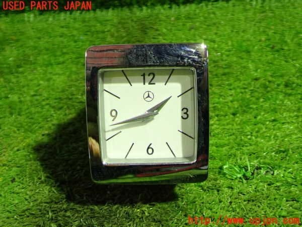 1UPJ-17647850] Benz E250 coupe (207336) clock