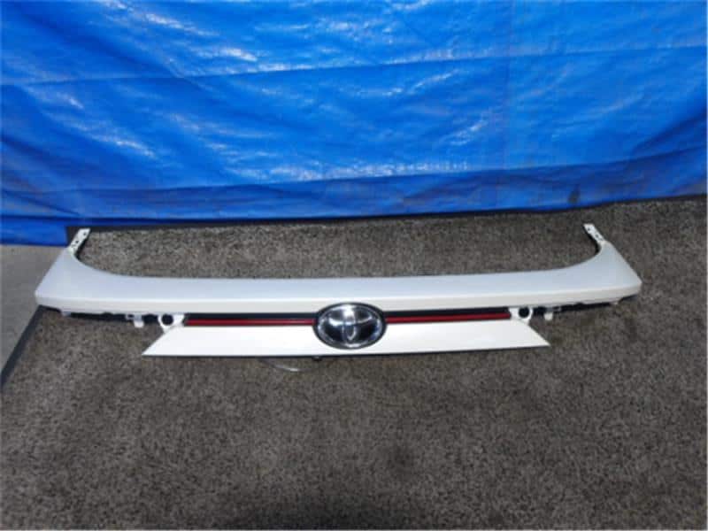 Rear Finish Panel TOYOTA Harrier 2018 DBA-ZSU60W